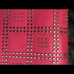 Max Studio Wyat Fuschia Clutch & Crossbody👛